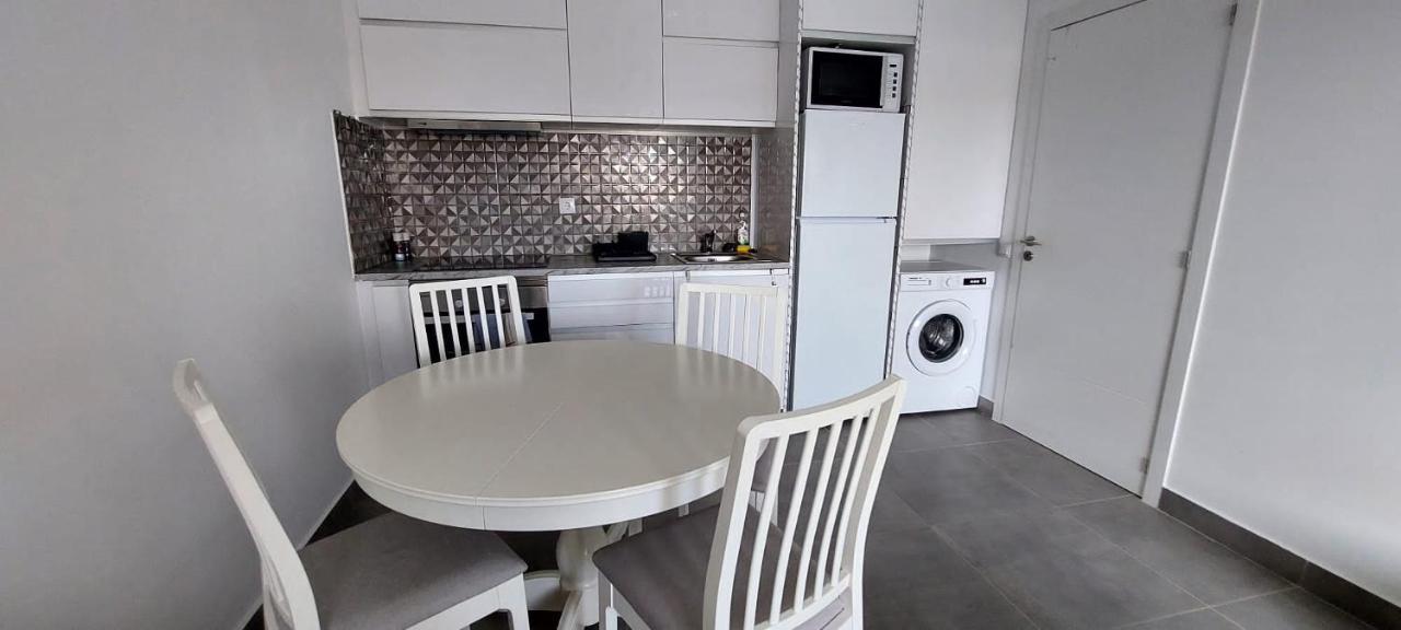 Enjoy Pool, Beach And More At This Nice Apartment Only 3 Minutes From Mareta'S Beach Sagres Exteriör bild